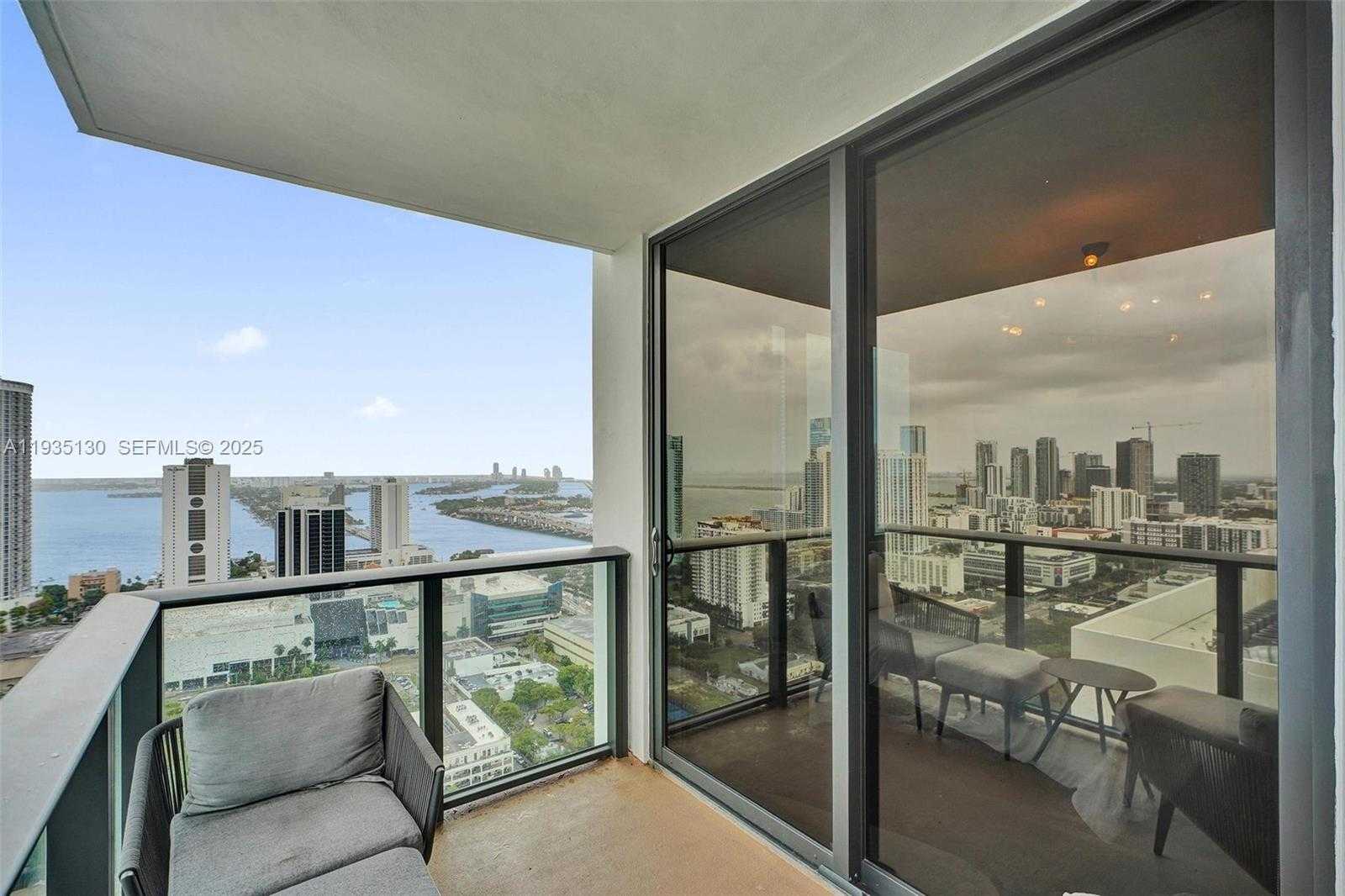 Imagen de Pequeño Objeto