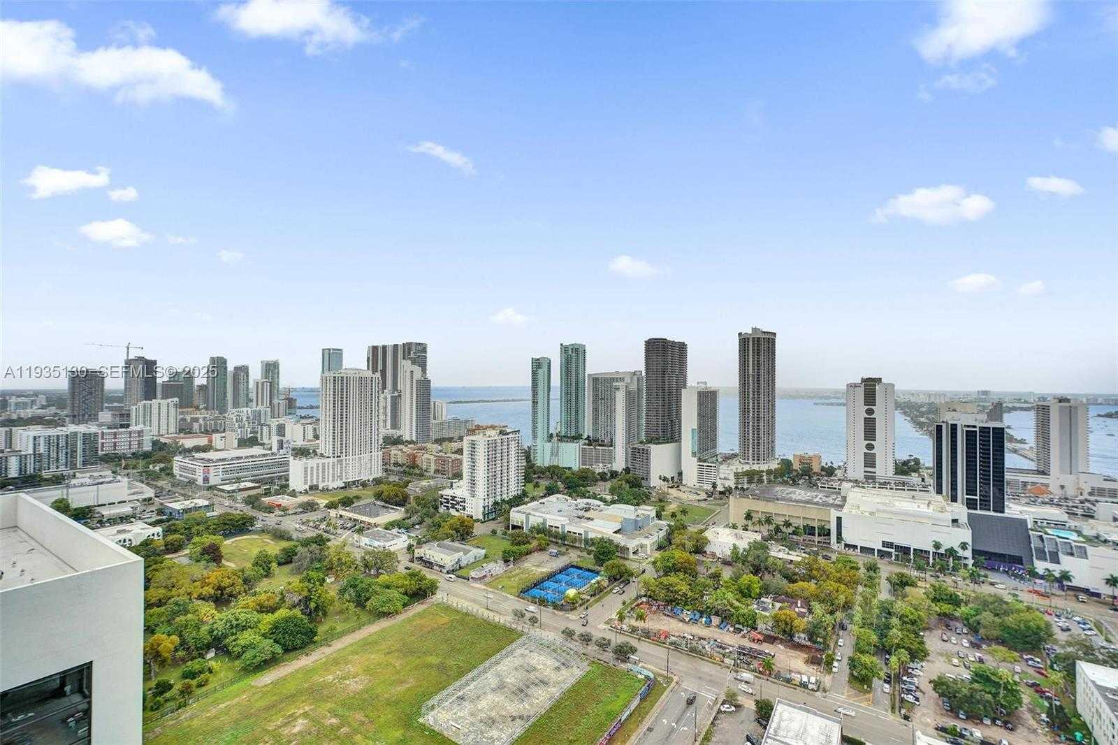 Imagen de Pequeño Objeto