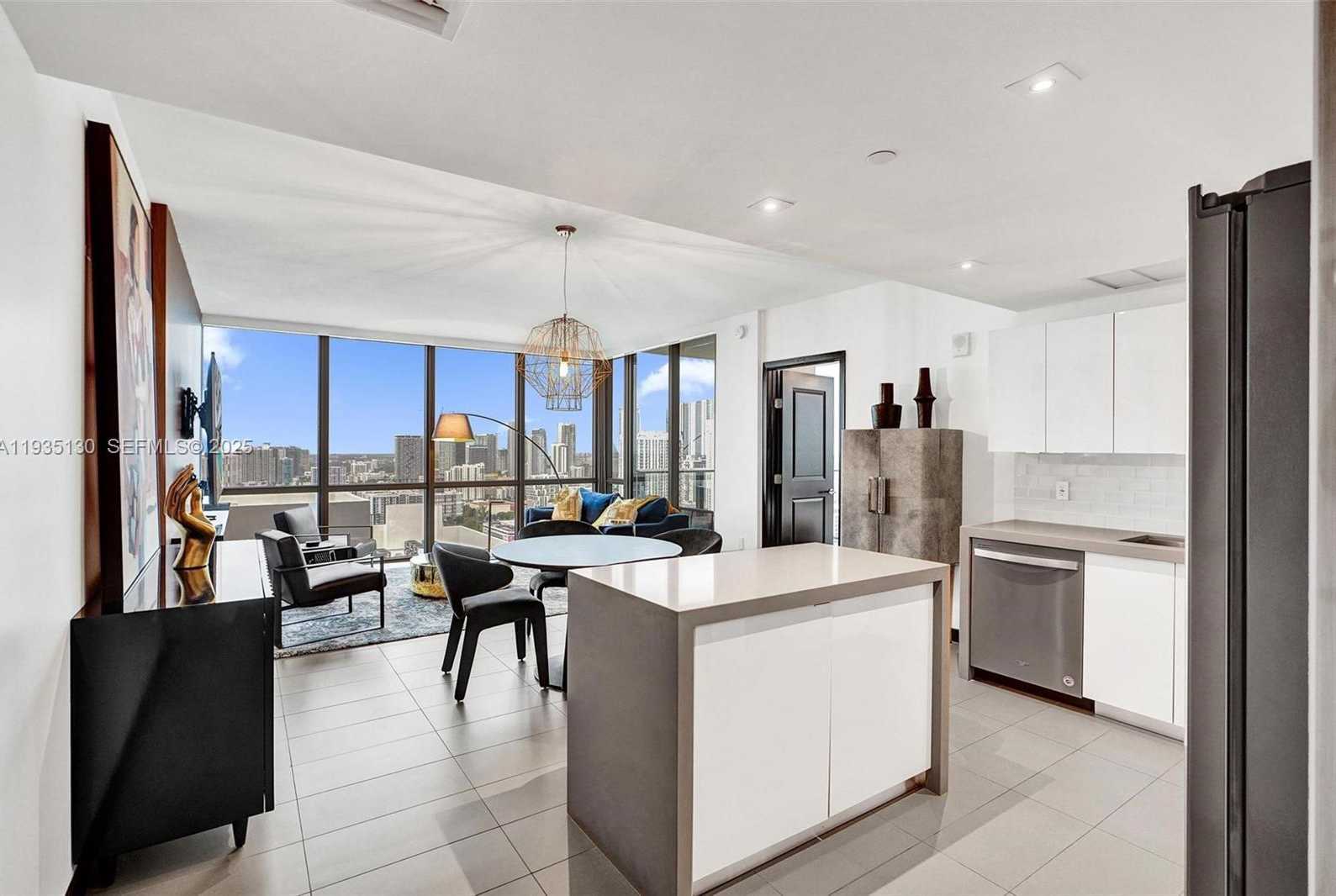 Imagen de Pequeño Objeto