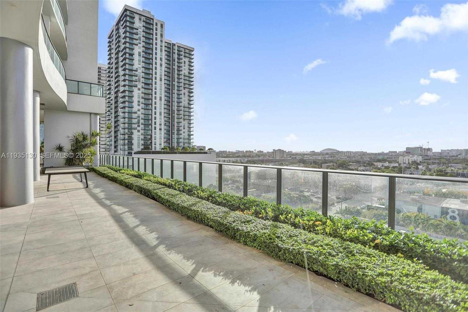 Imagen de Pequeño Objeto