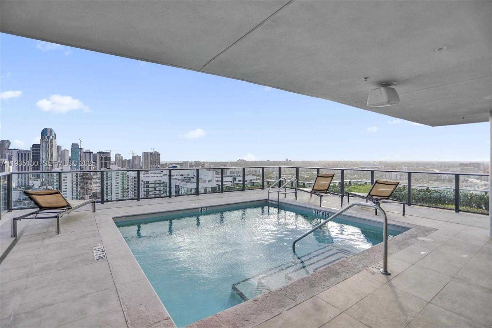 Imagen de Pequeño Objeto