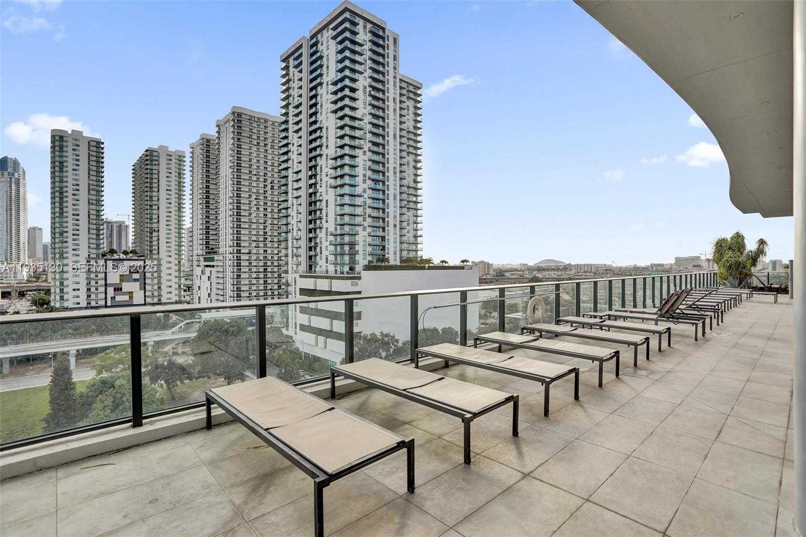 Imagen de Pequeño Objeto