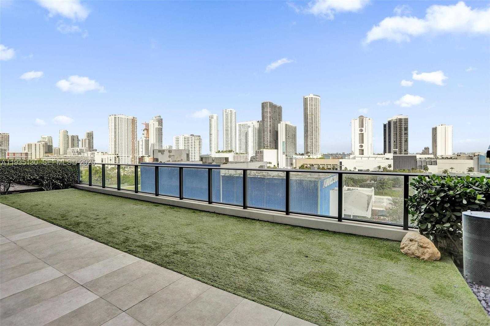 Imagen de Pequeño Objeto