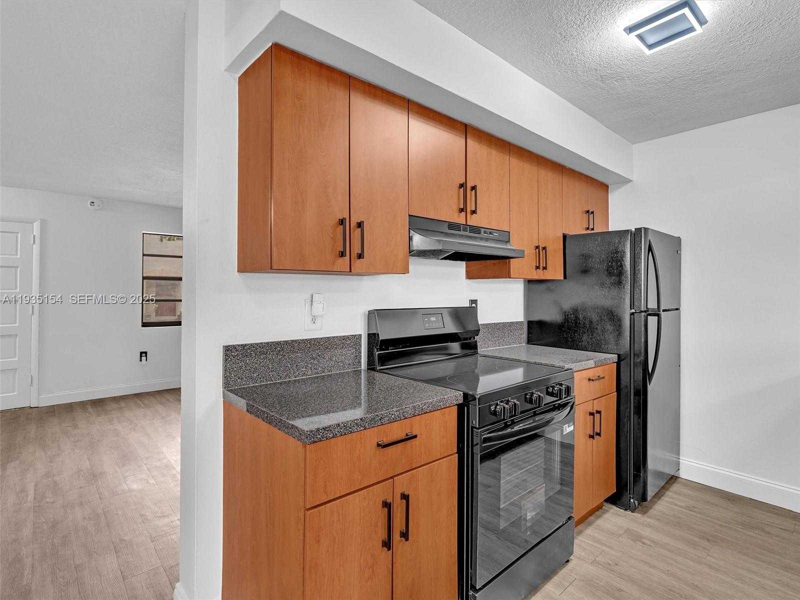 Small Image of 3911 SOUTH WEST 52ND AVE #4-1, Pembroke Park Number 2