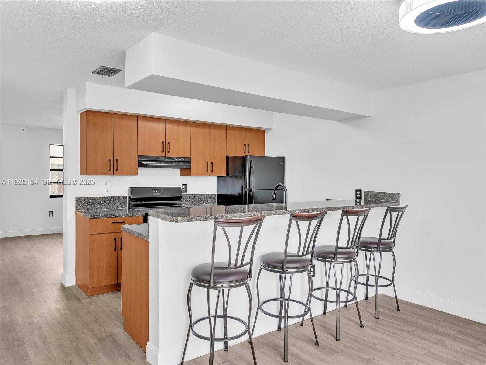 Small Image of 3911 SOUTH WEST 52ND AVE #4-1, Pembroke Park Number 3