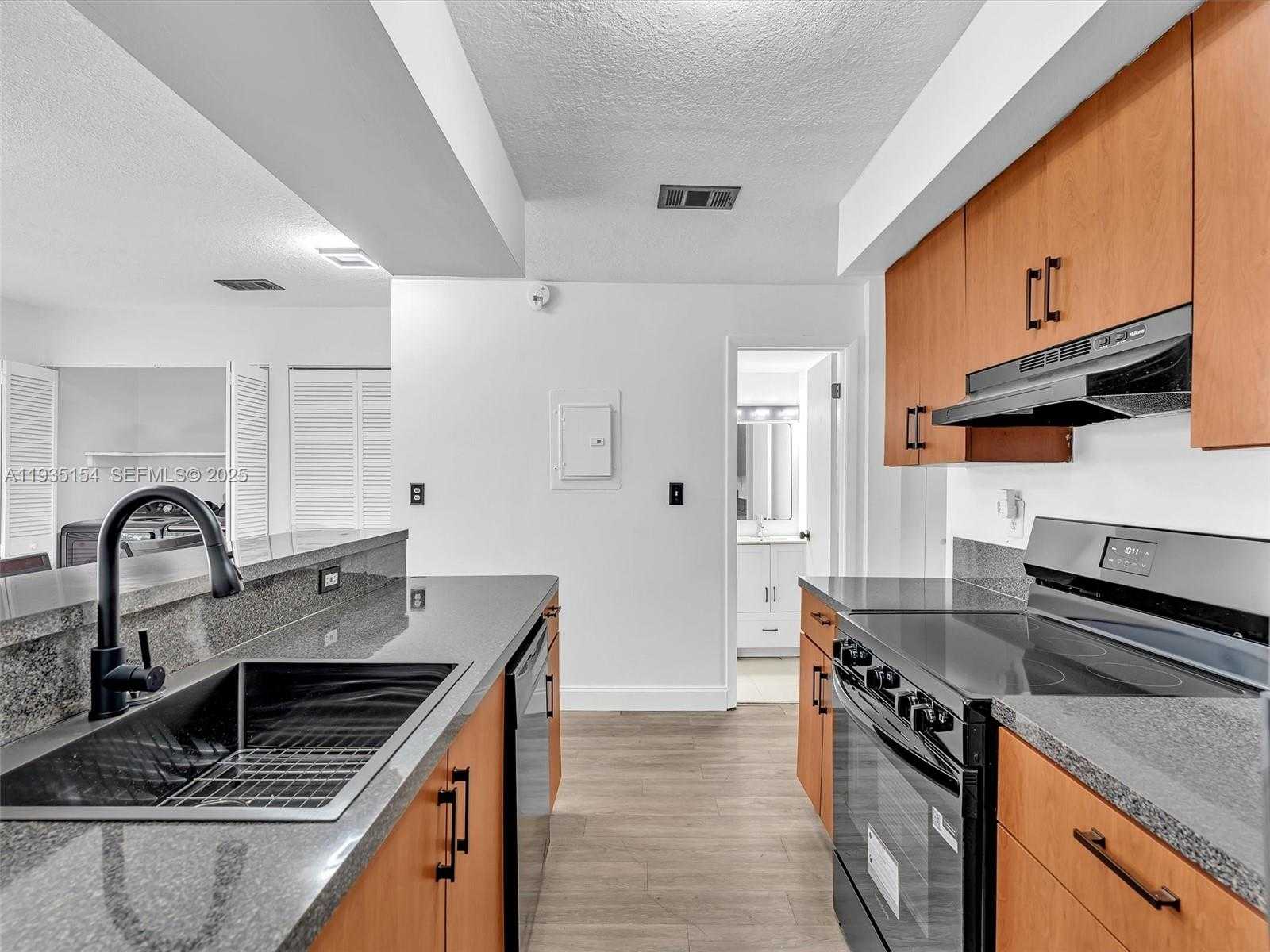 Small Image of 3911 SOUTH WEST 52ND AVE #4-1, Pembroke Park Number 4