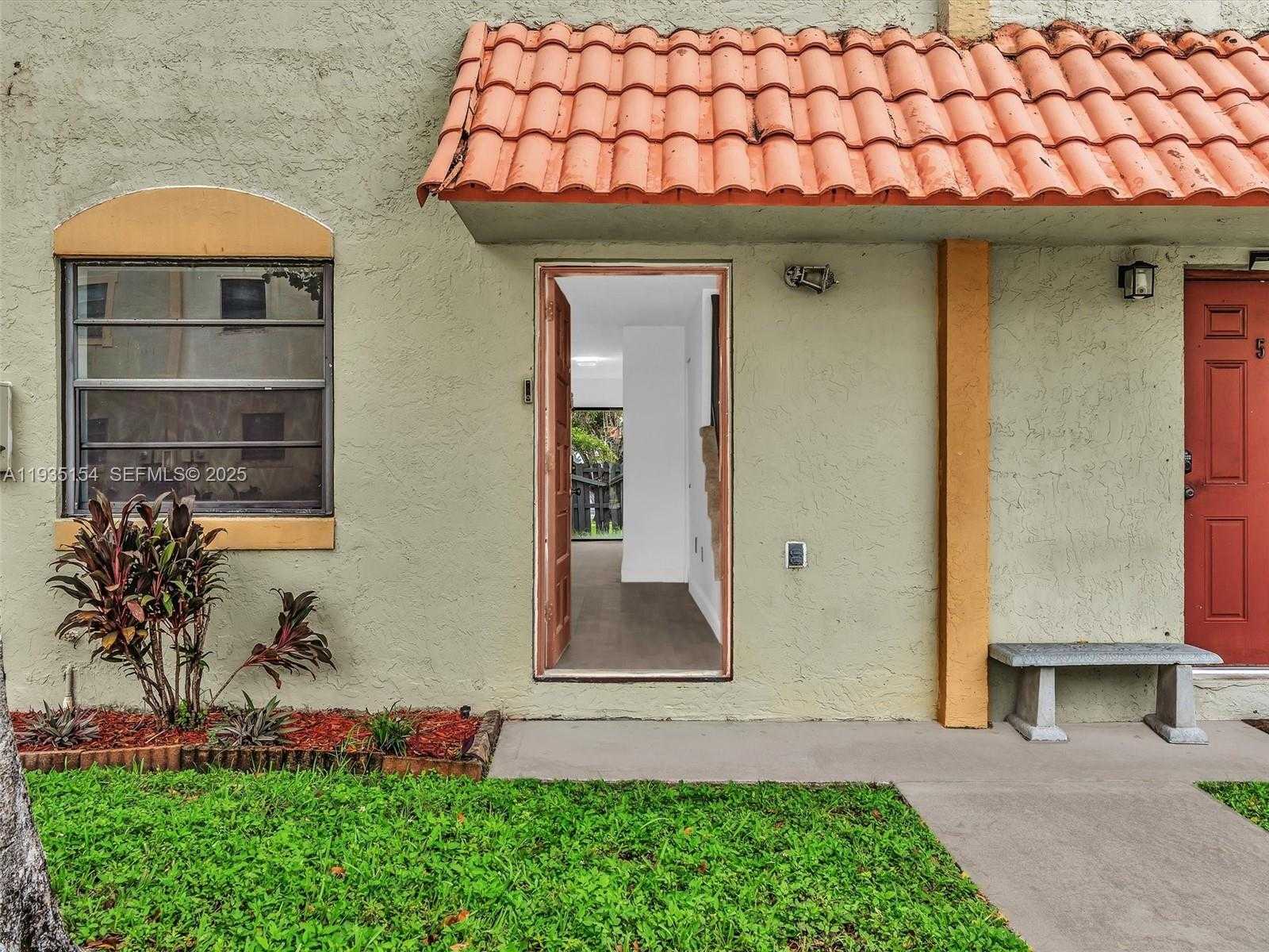 Small Image of 3911 SOUTH WEST 52ND AVE #4-1, Pembroke Park Number 5