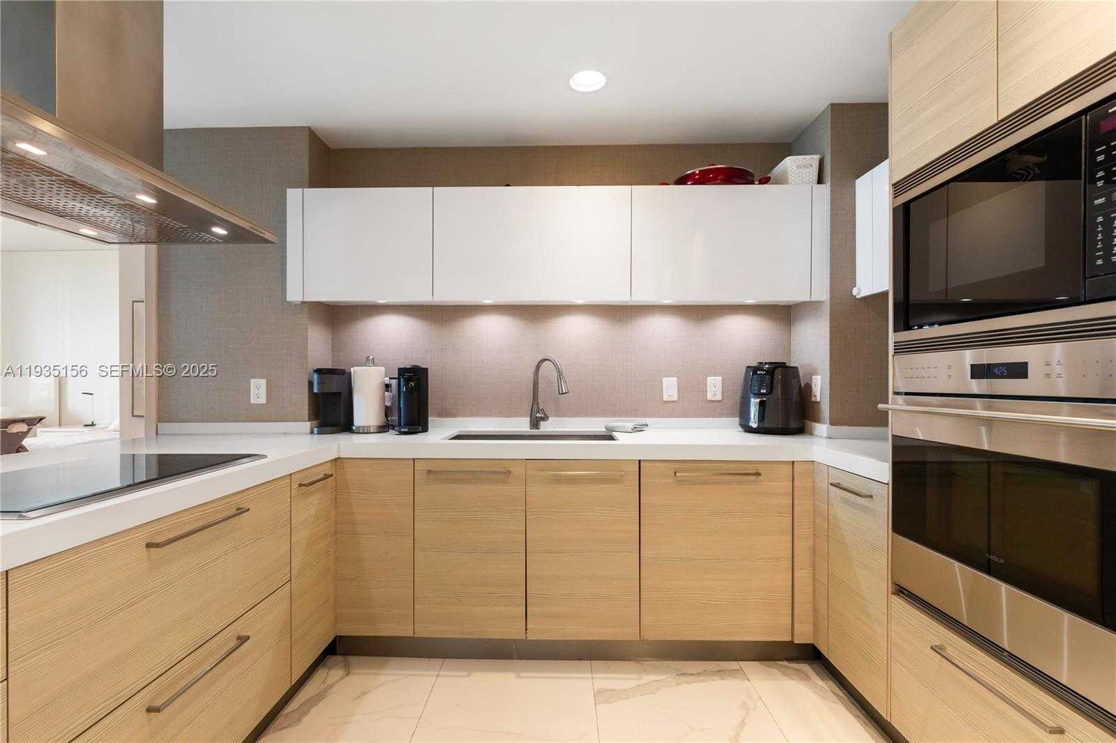 Small Image of 17301 NORTH EAST BISCAYNE BLVD #908, North Miami Beach Number 13