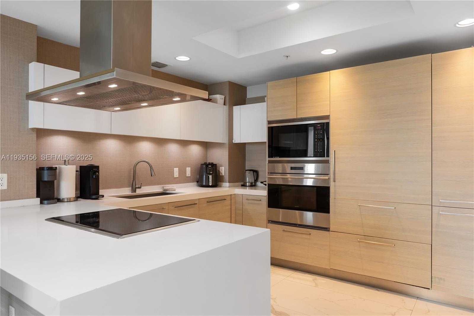 Small Image of 17301 NORTH EAST BISCAYNE BLVD #908, North Miami Beach Number 14