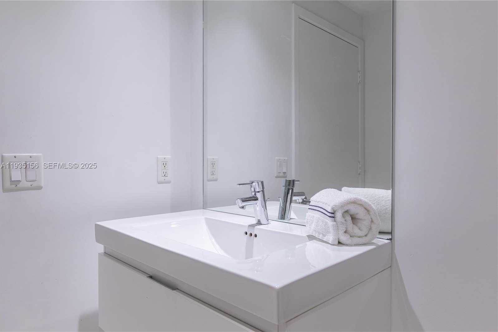 Small Image of 17301 NORTH EAST BISCAYNE BLVD #908, North Miami Beach Number 29