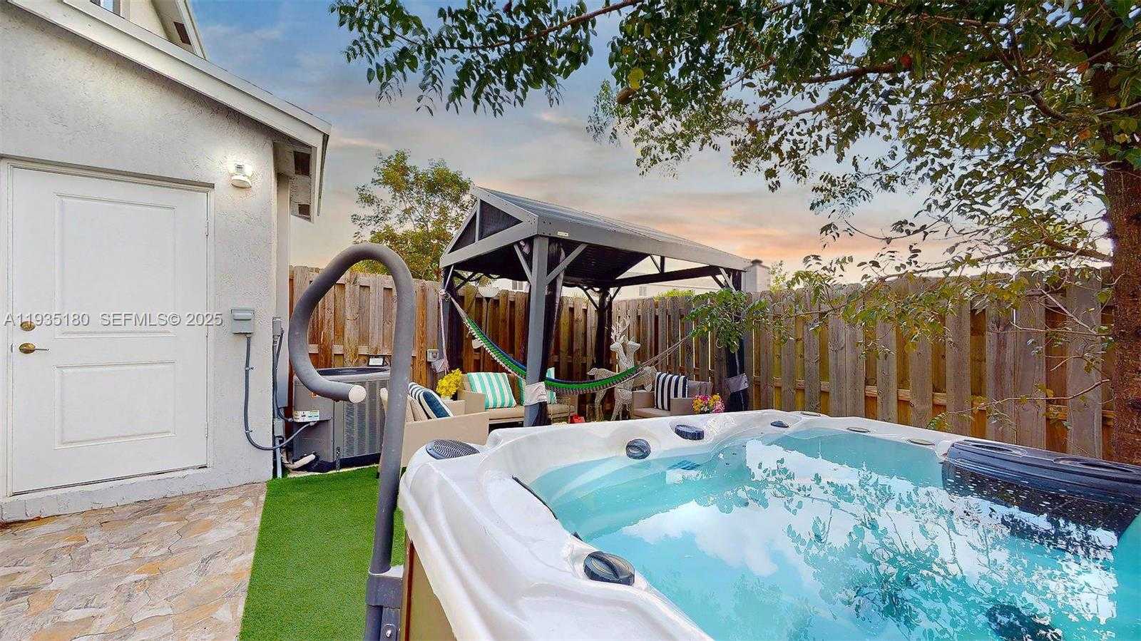 Small Image of 1240 NORTH WEST 3RD LN, Florida City Number 33