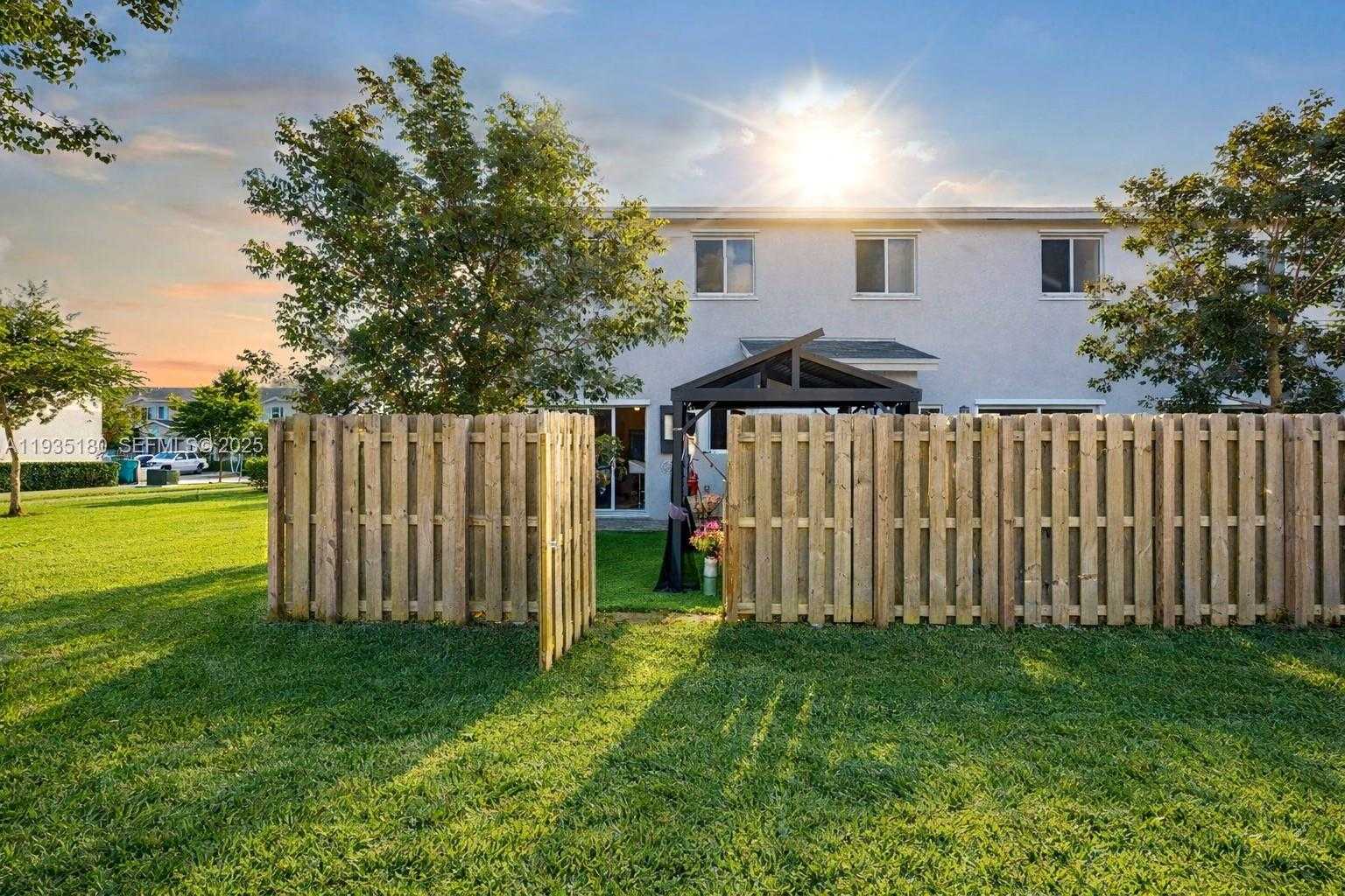 Small Image of 1240 NORTH WEST 3RD LN, Florida City Number 35