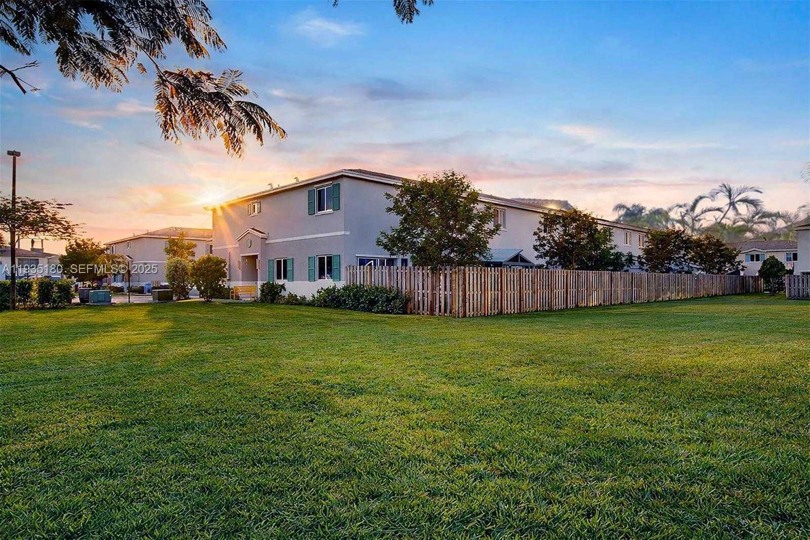 Small Image of 1240 NORTH WEST 3RD LN, Florida City Number 38