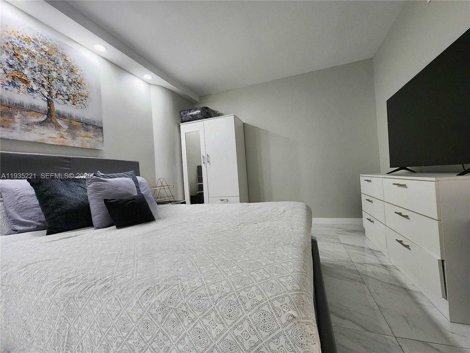 Small Image of 3725 SOUTH OCEAN DR #425, Hollywood Number 12