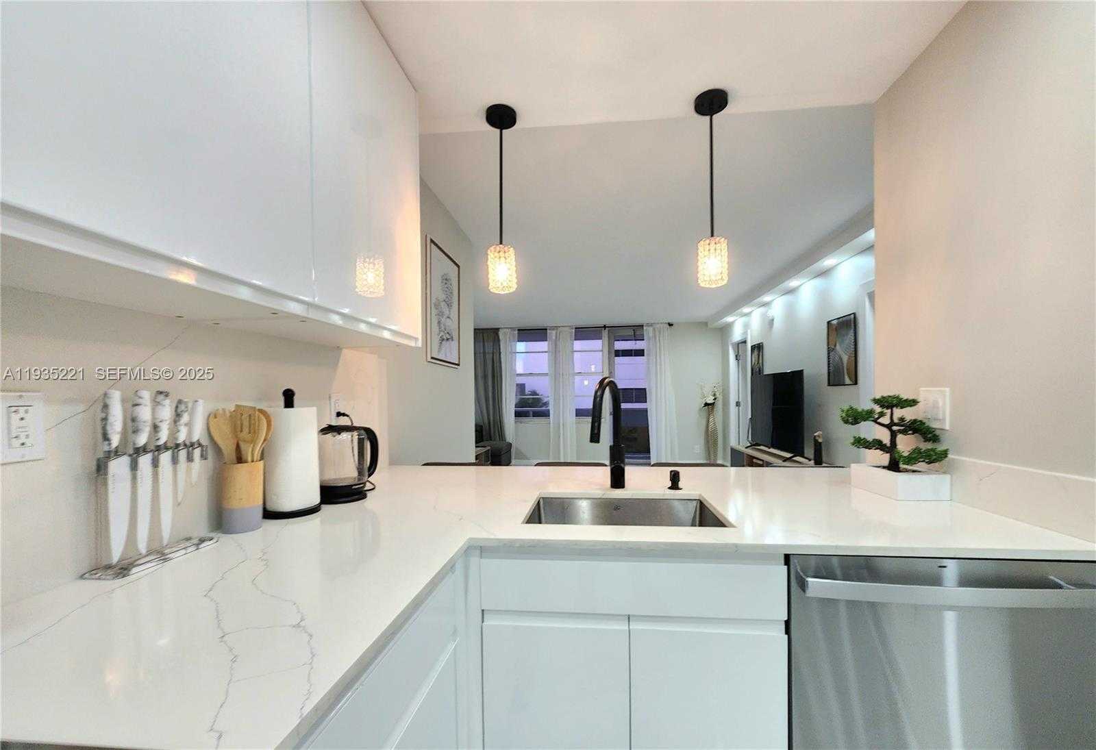 Small Image of 3725 SOUTH OCEAN DR #425, Hollywood Number 8