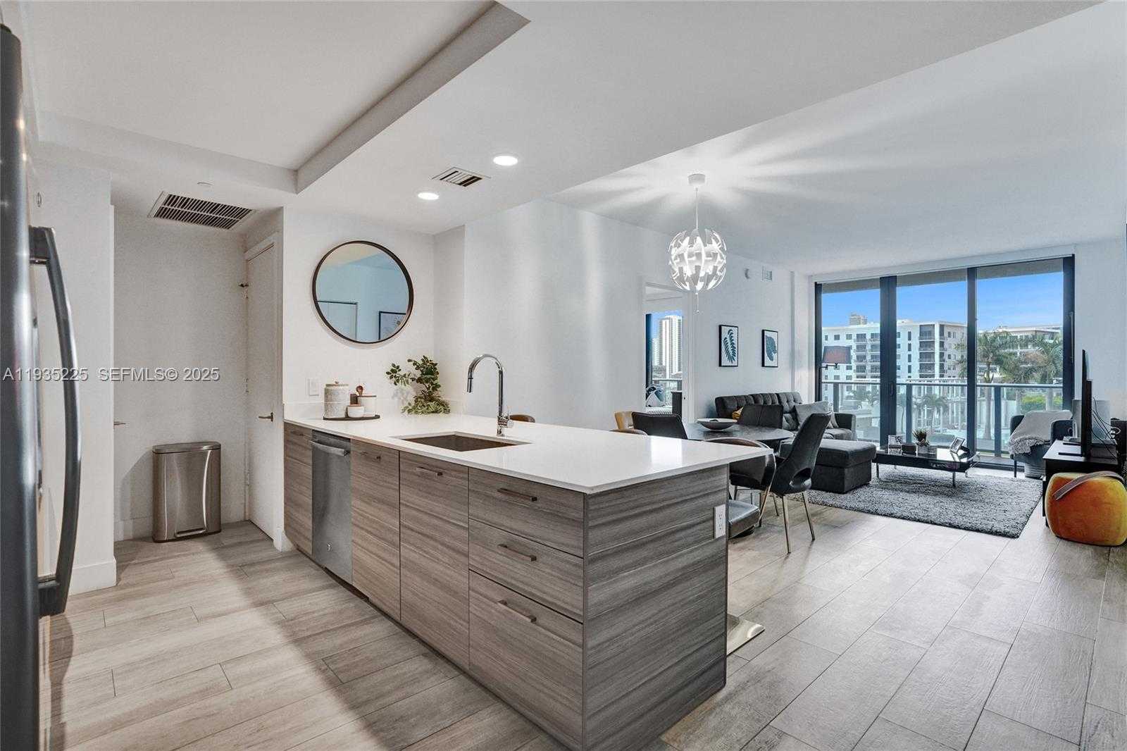 Small Image of 121 NORTH EAST 34TH ST #902, Miami Number 17