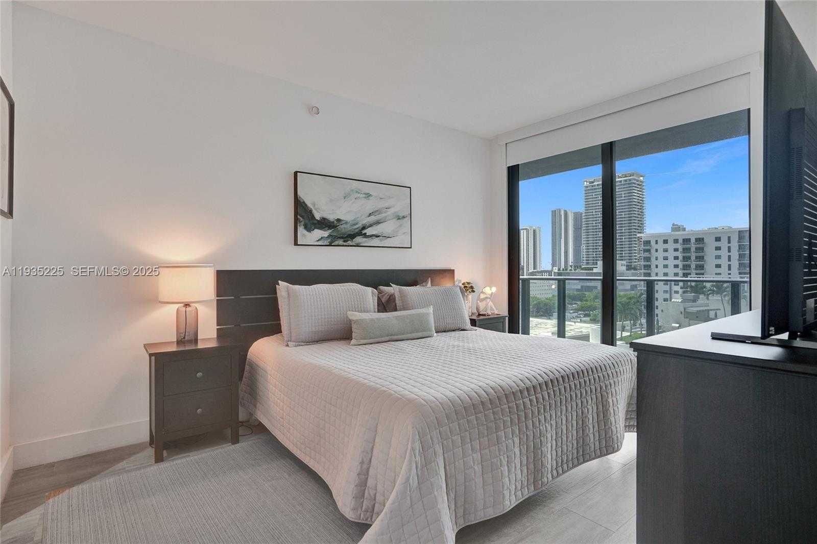 Small Image of 121 NORTH EAST 34TH ST #902, Miami Number 2