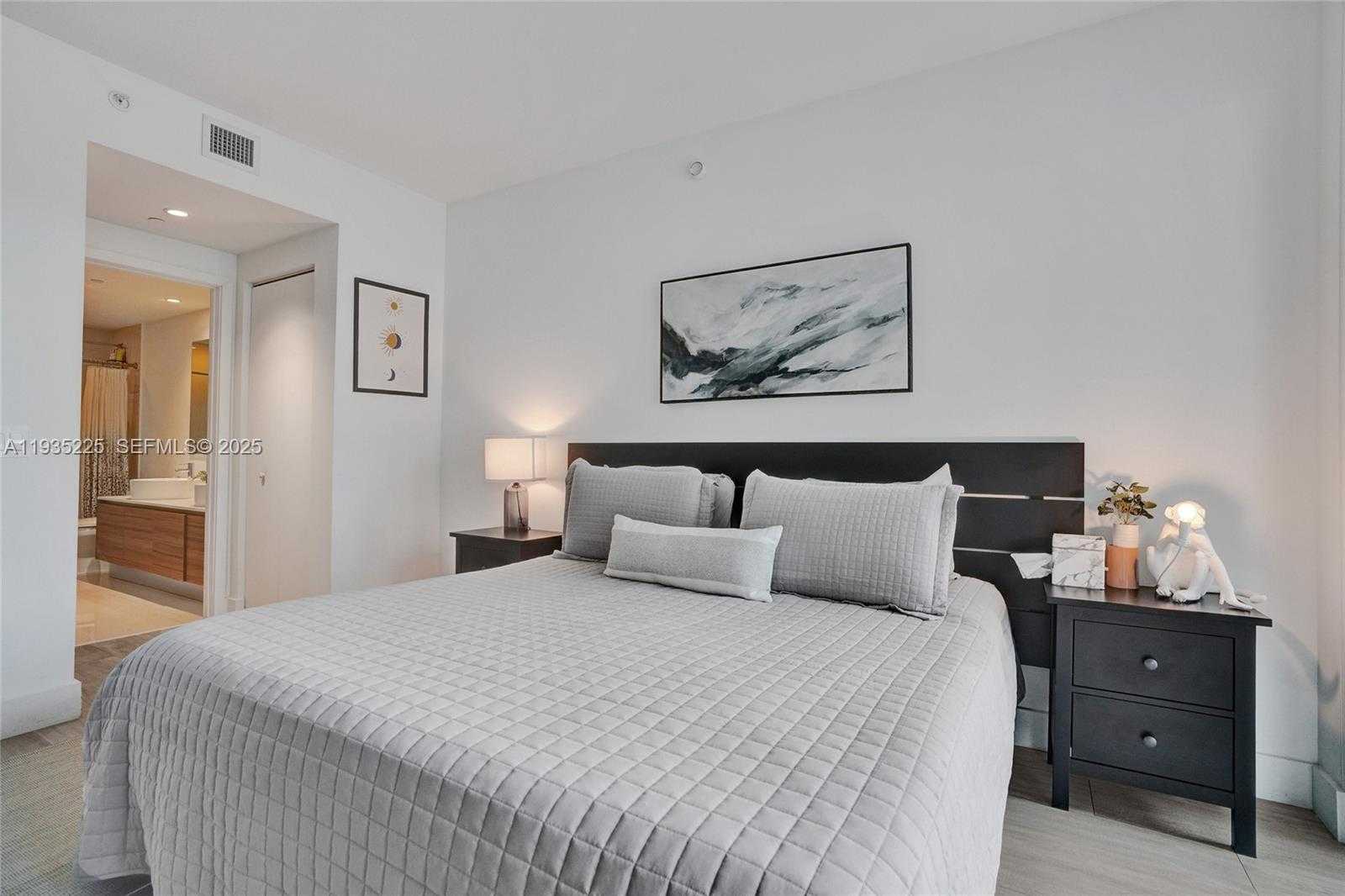 Small Image of 121 NORTH EAST 34TH ST #902, Miami Number 21