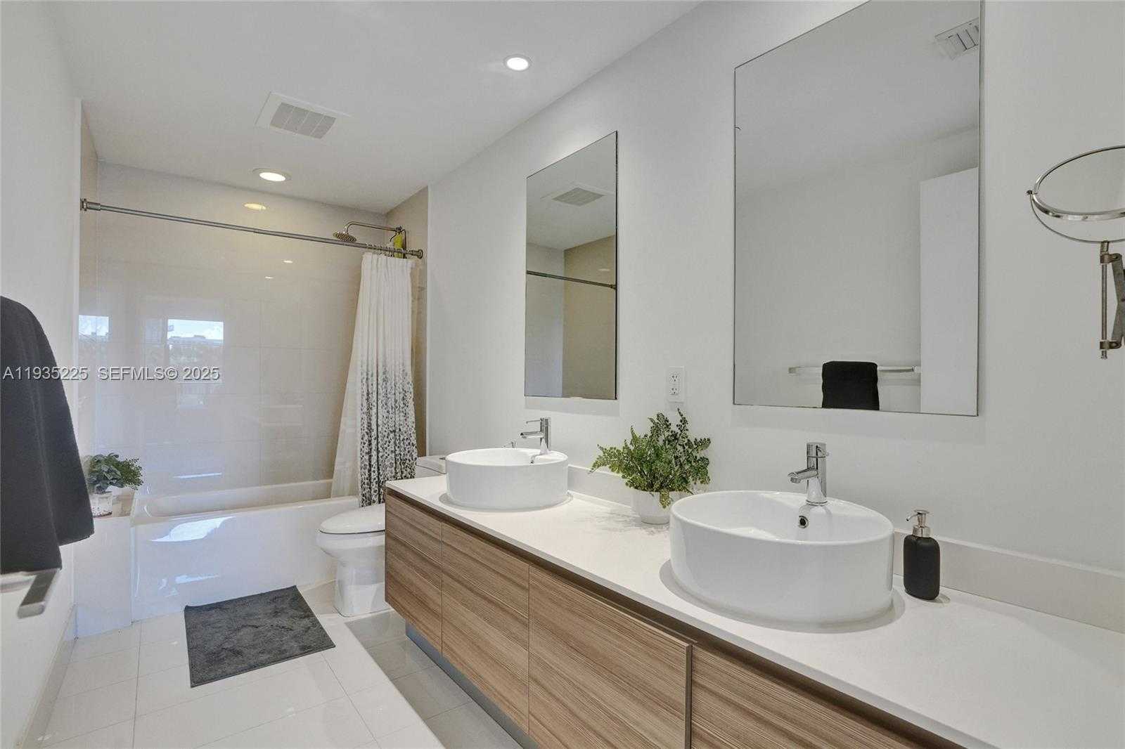 Small Image of 121 NORTH EAST 34TH ST #902, Miami Number 23