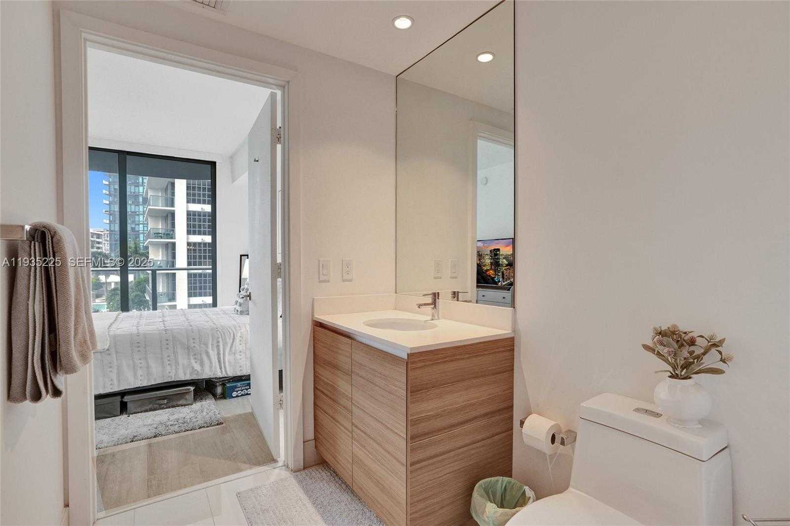 Small Image of 121 NORTH EAST 34TH ST #902, Miami Number 6