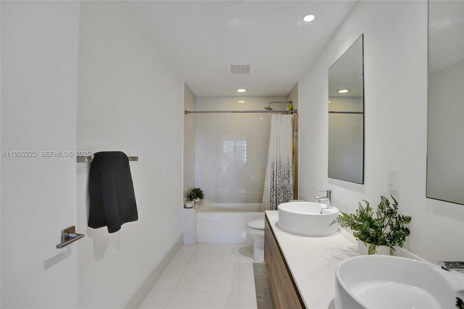 Small Image of 121 NORTH EAST 34TH ST #902, Miami Number 9