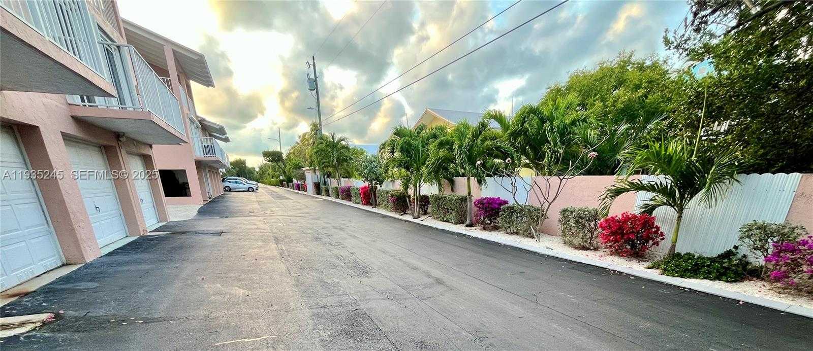 Small Image of 1501 OCEAN BAY DR #B7, Key Largo Number 17