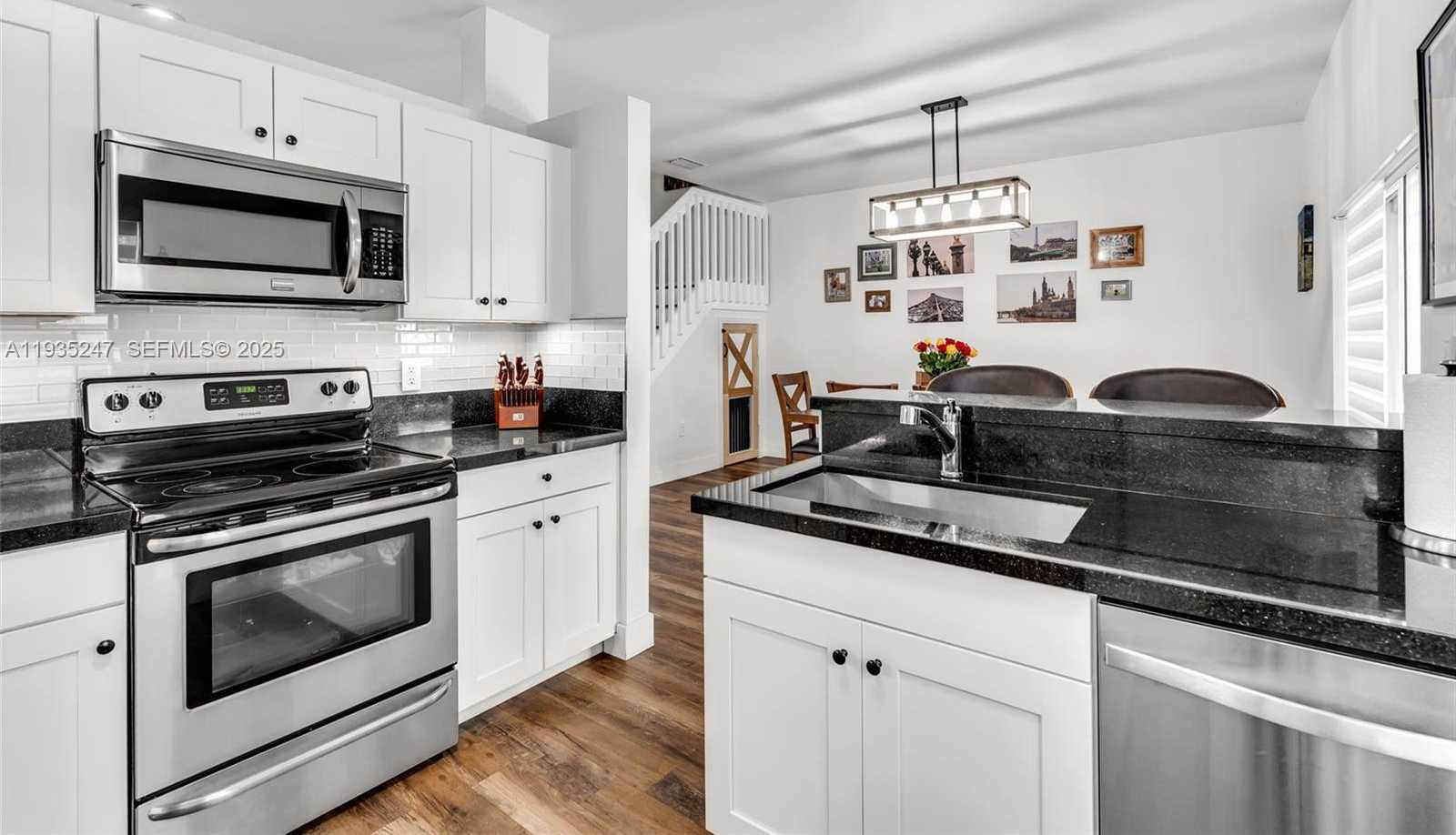 Small Image of 12661 SOUTH WEST 143RD LN #12661, Miami Number 13