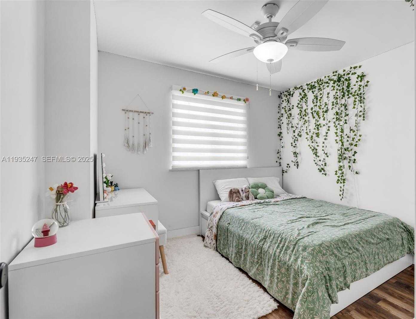 Small Image of 12661 SOUTH WEST 143RD LN #12661, Miami Number 25