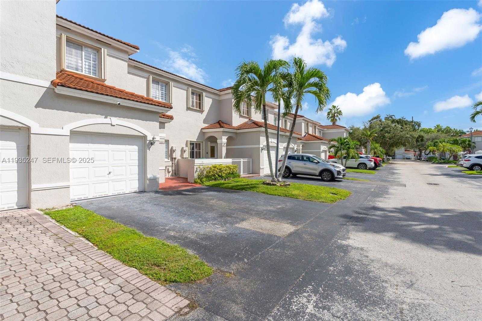 Small Image of 12661 SOUTH WEST 143RD LN #12661, Miami Number 3