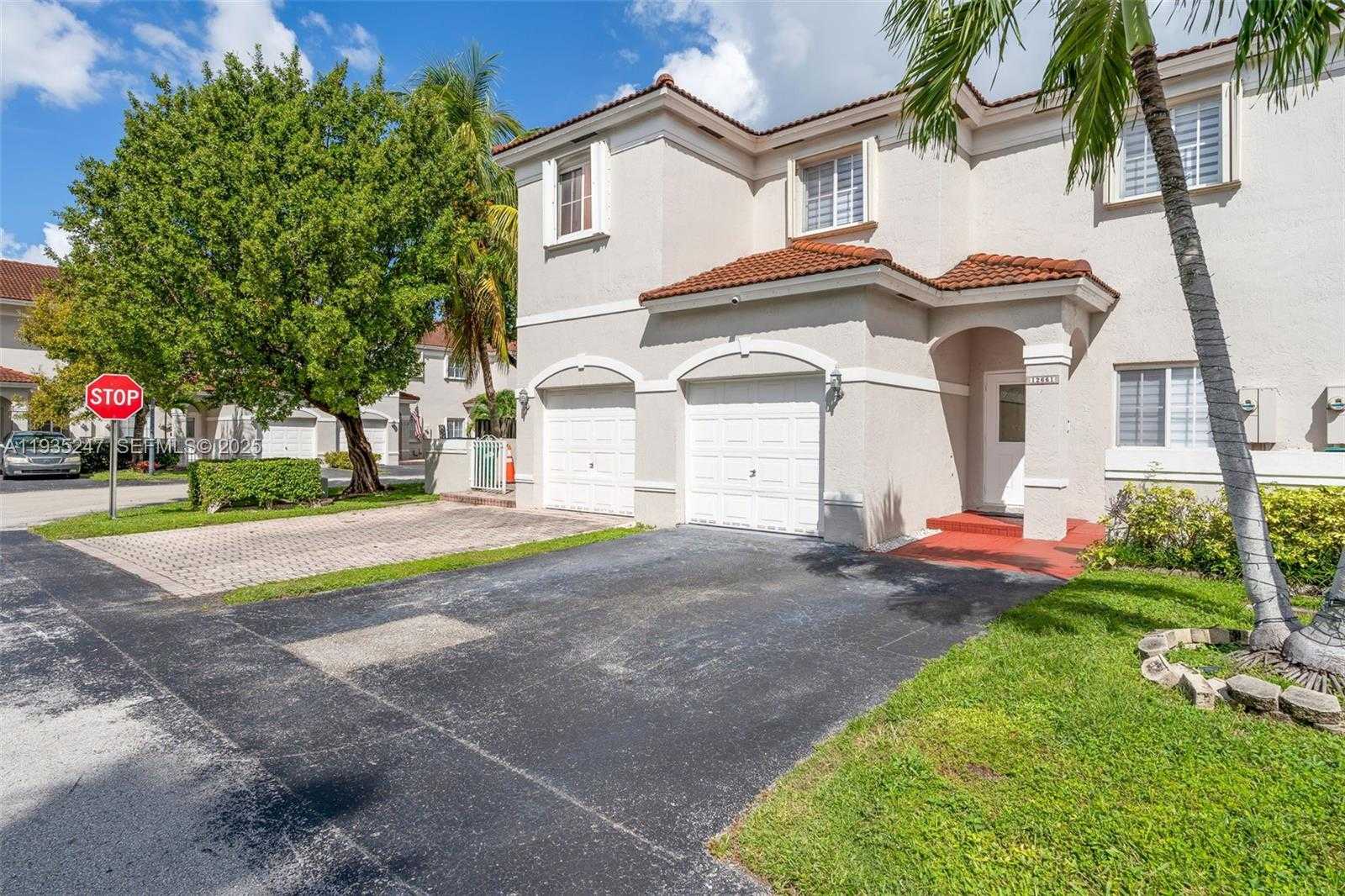 Small Image of 12661 SOUTH WEST 143RD LN #12661, Miami Number 5