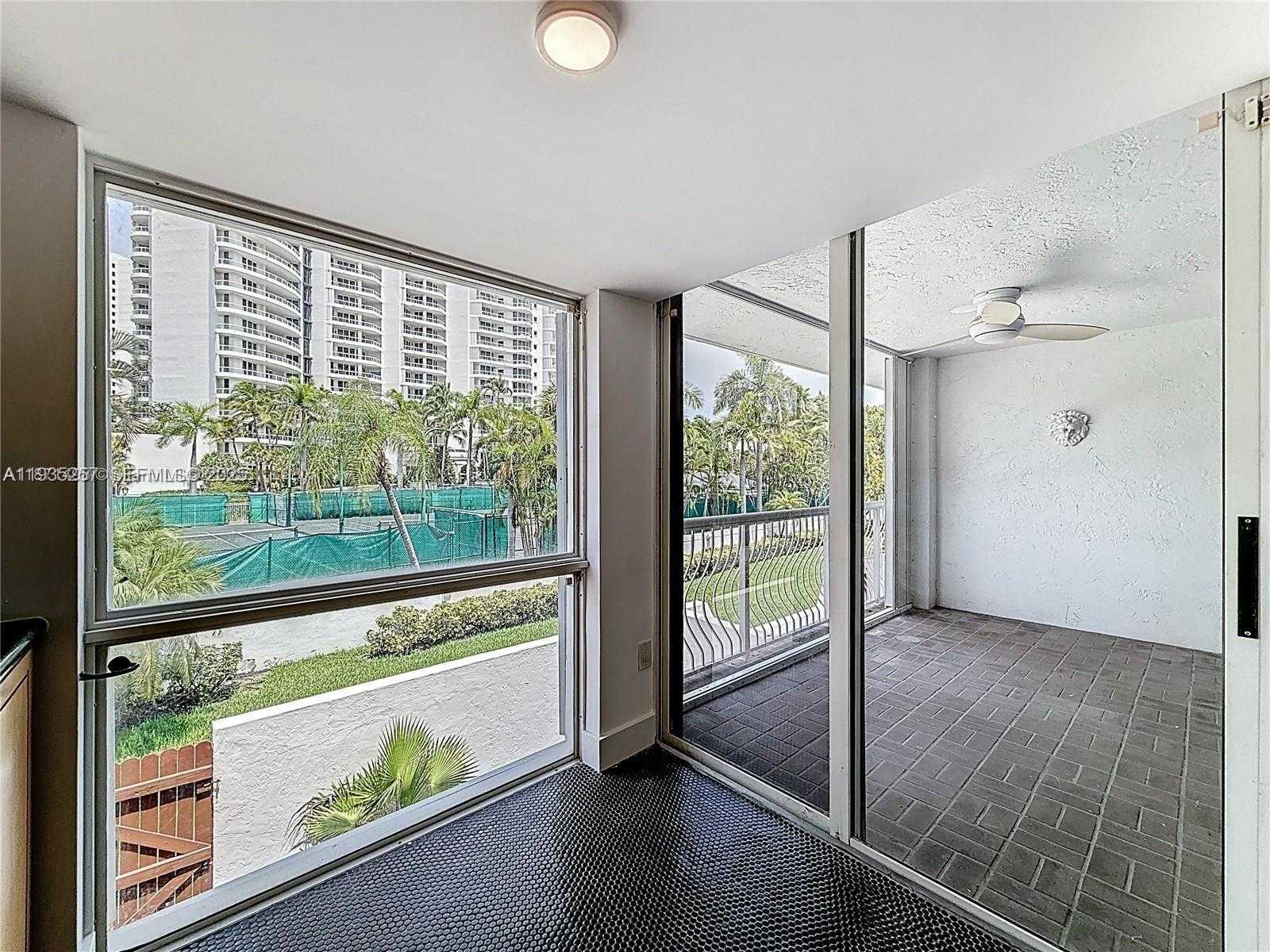 Small Image of Aventura Number 10