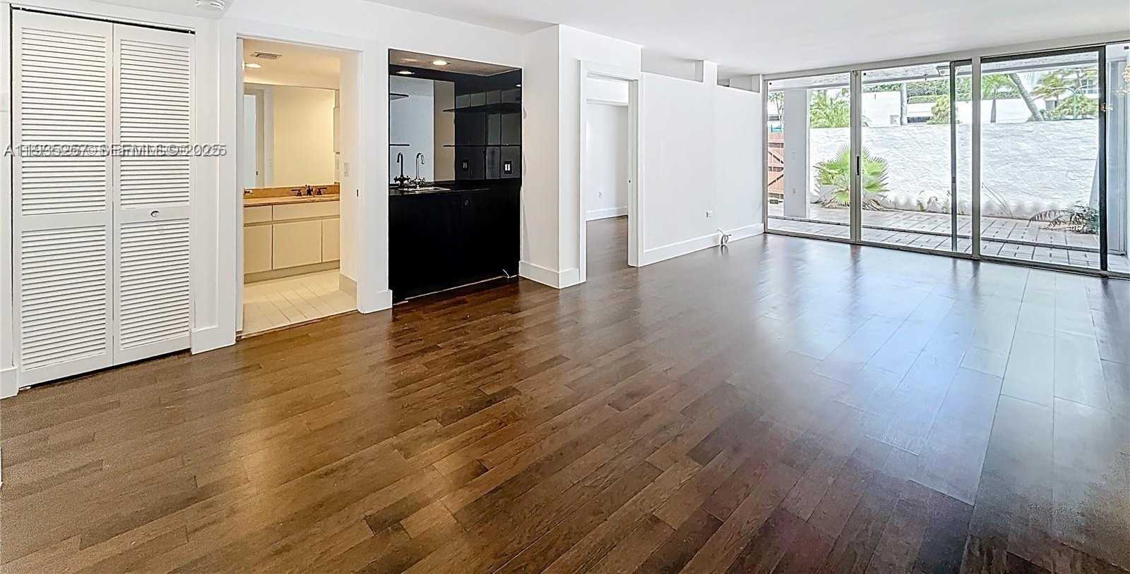 Small Image of Aventura Number 19