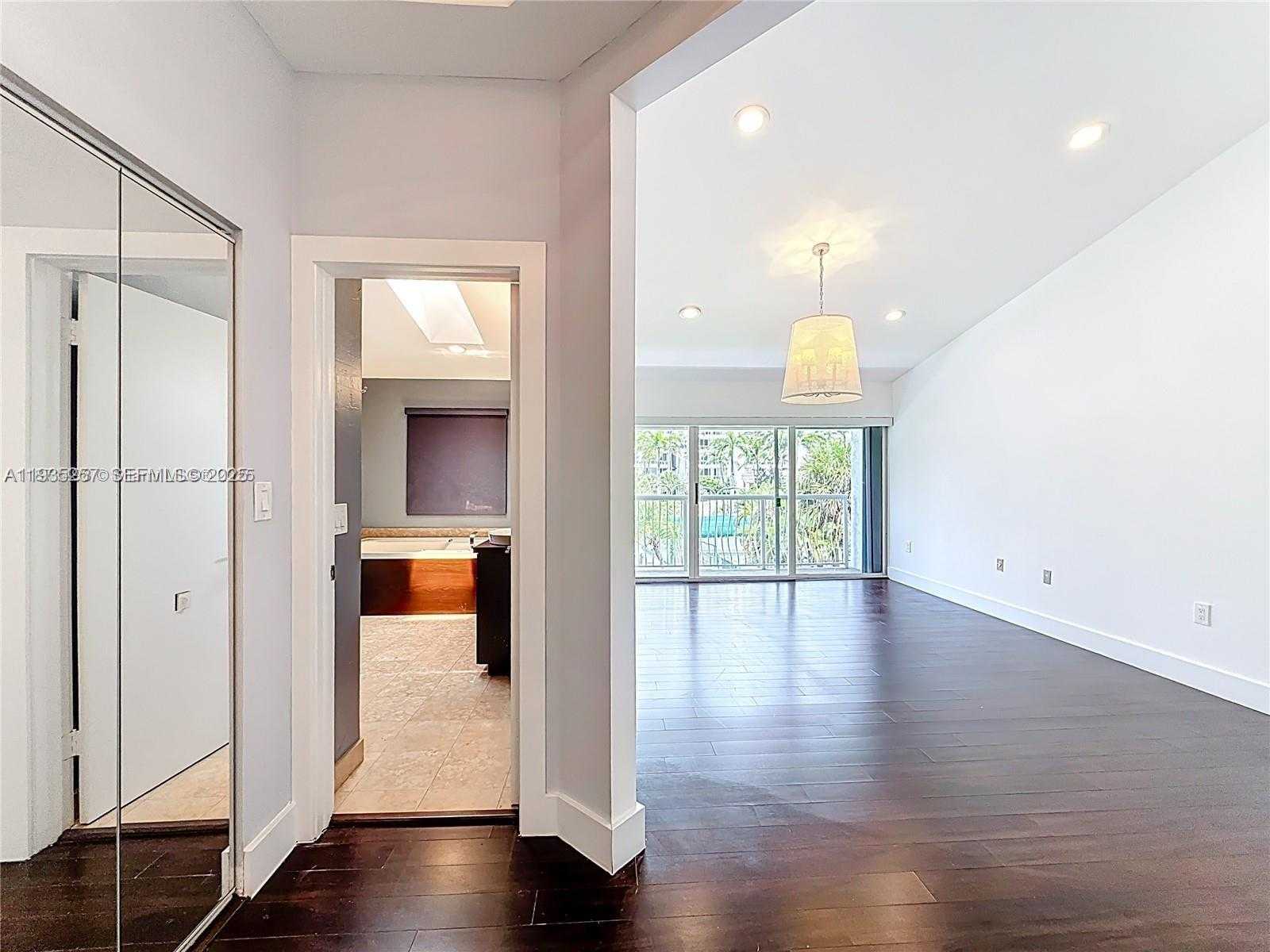 Small Image of Aventura Number 20