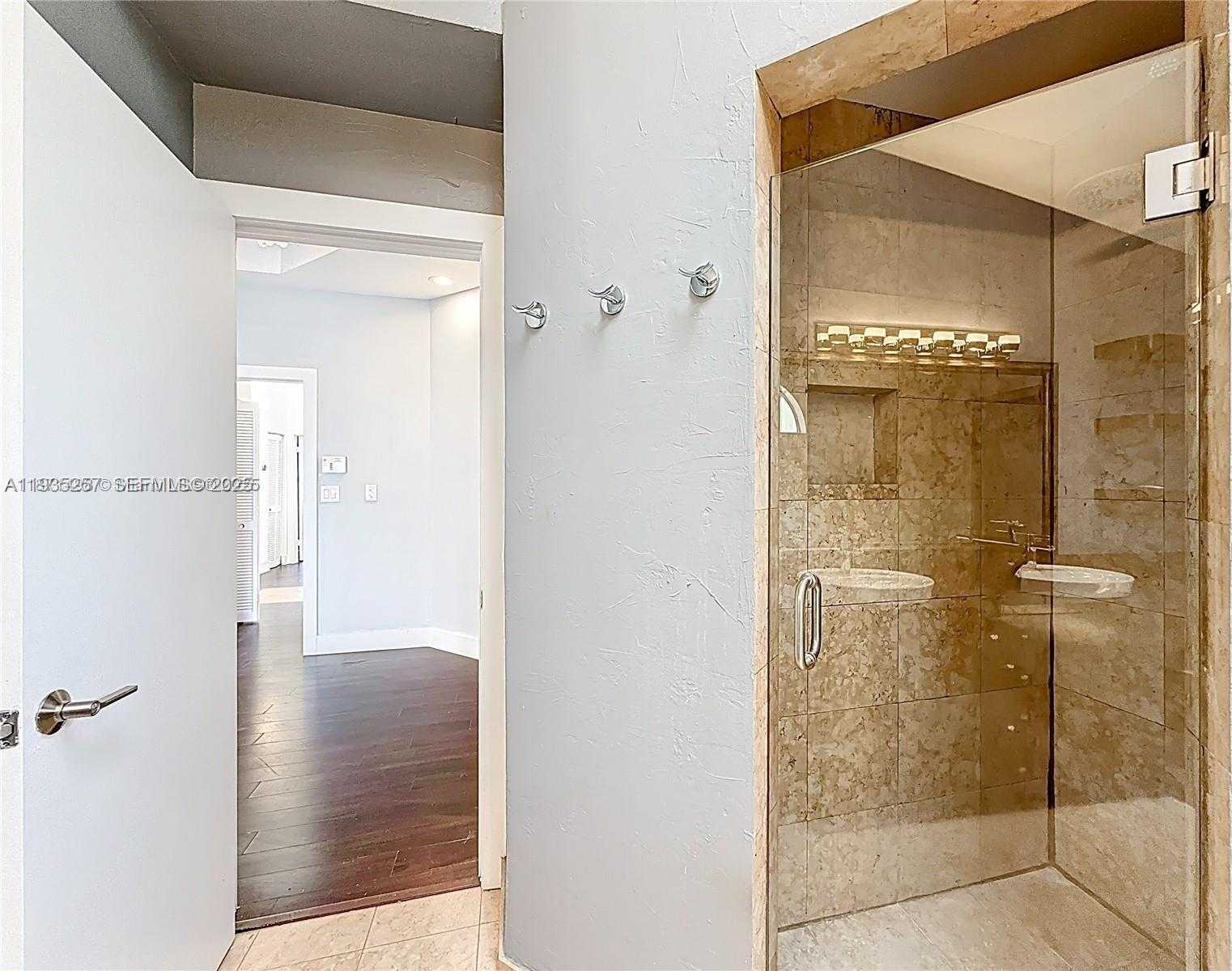 Small Image of Aventura Number 22