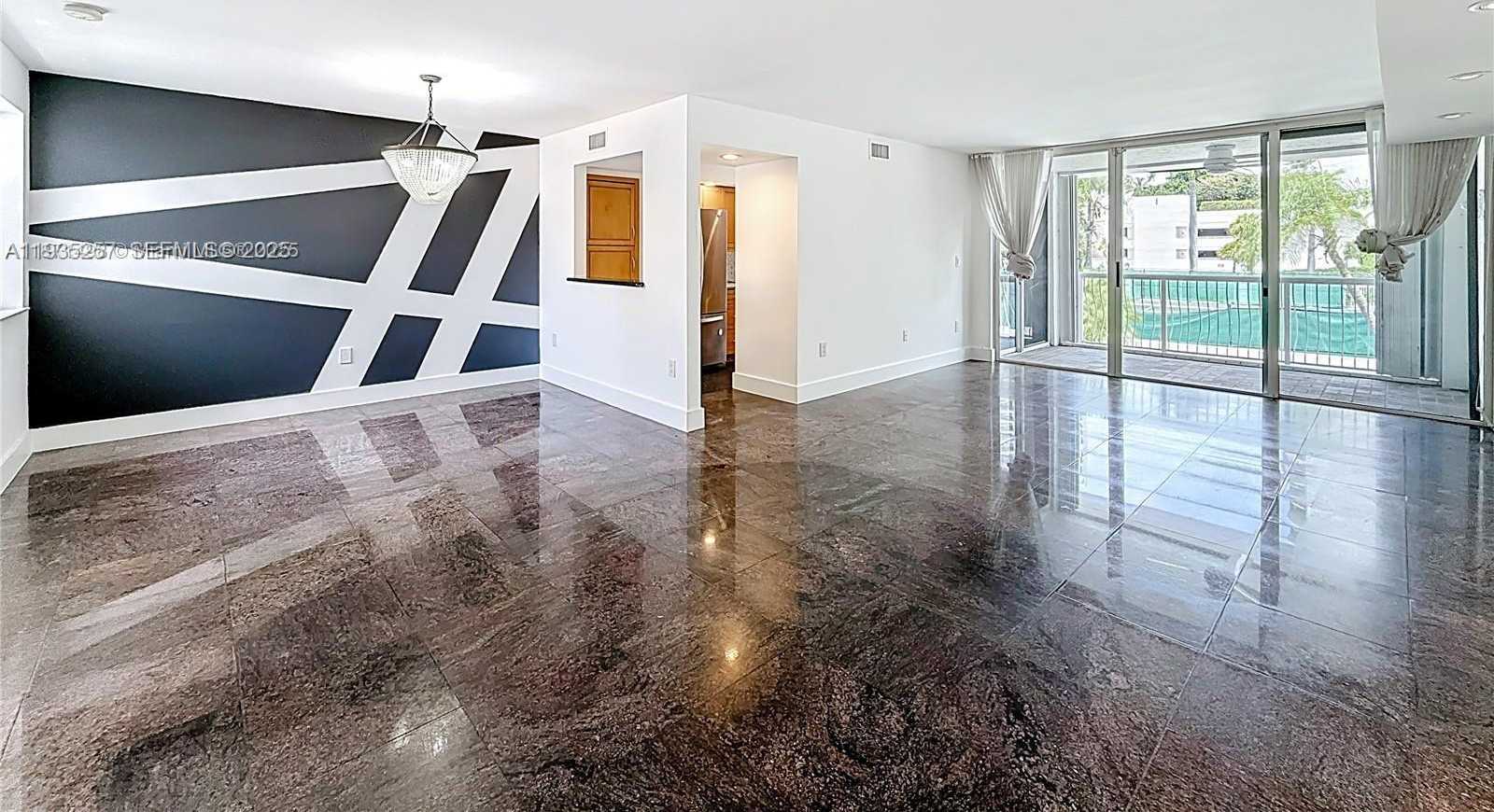 Small Image of Aventura Number 3