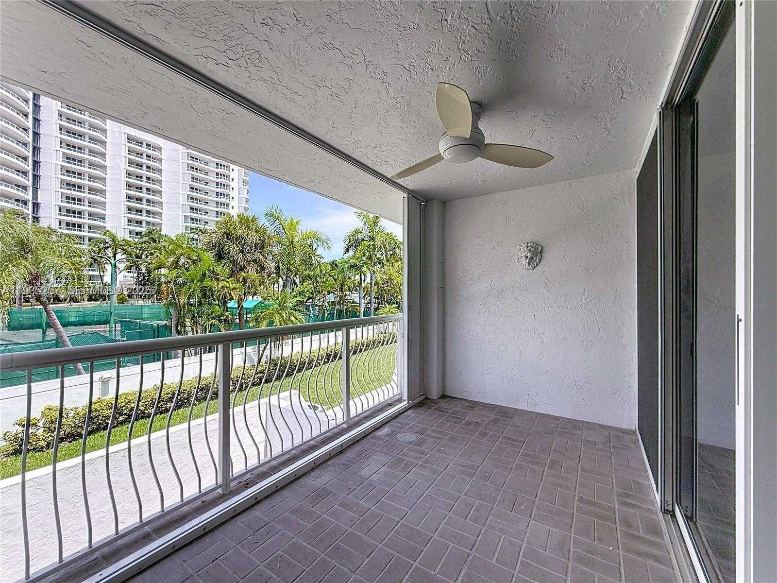 Small Image of Aventura Number 9