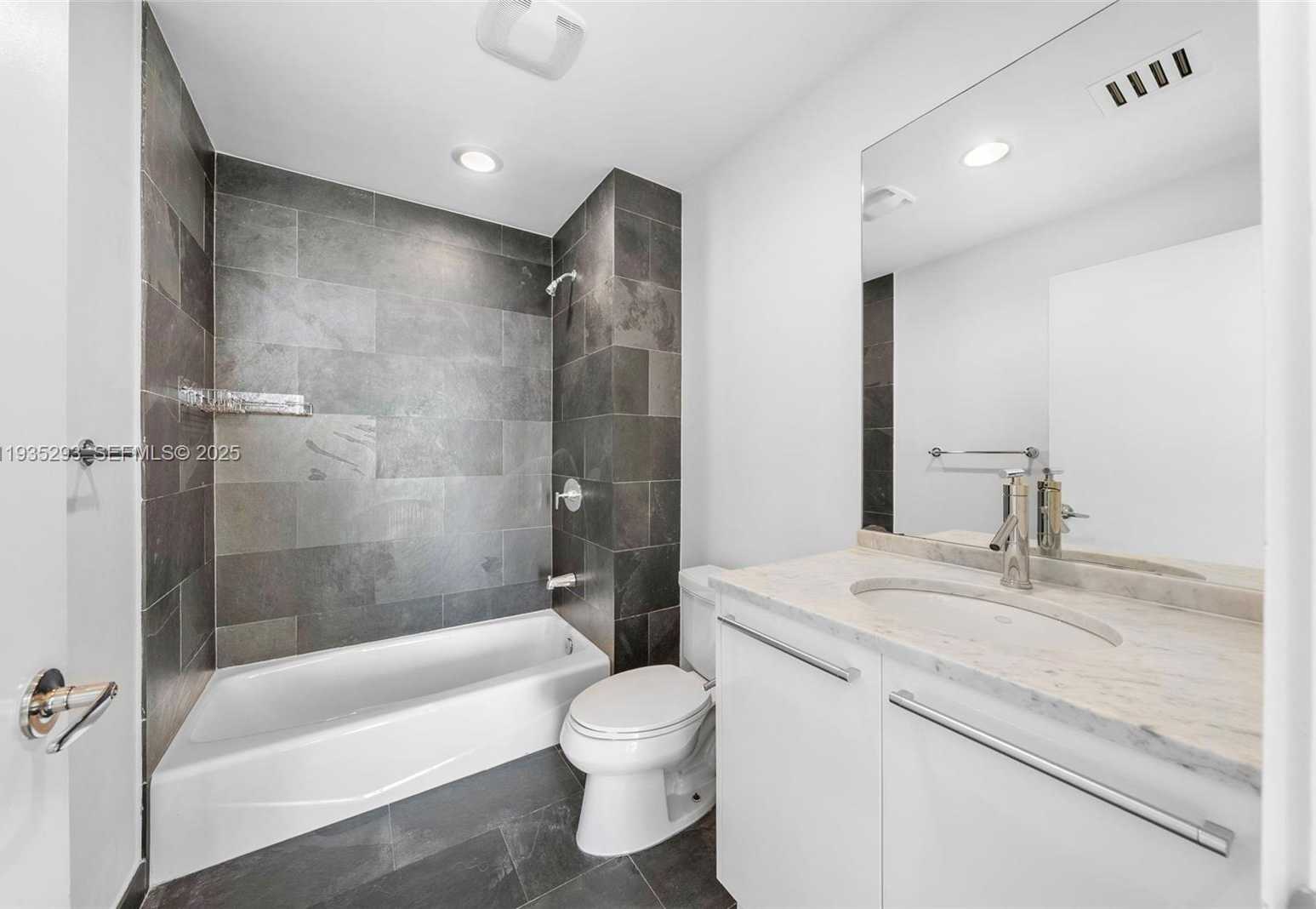 Small Image of 900 BISCAYNE BLVD #2106, Miami Number 12