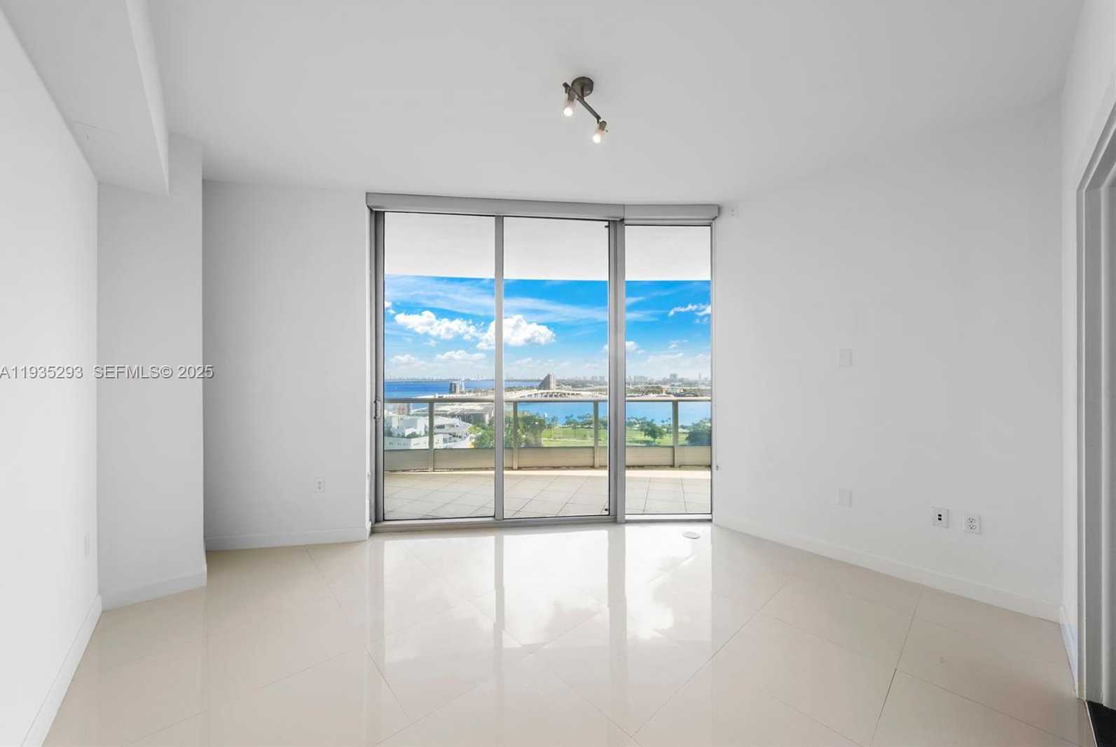 Small Image of 900 BISCAYNE BLVD #2106, Miami Number 15