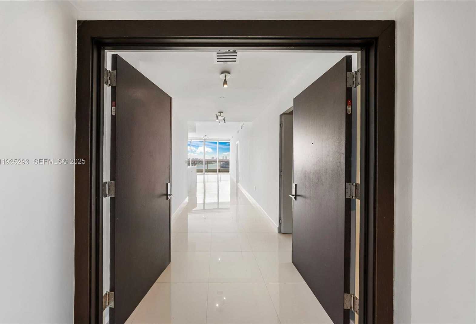 Small Image of 900 BISCAYNE BLVD #2106, Miami Number 21