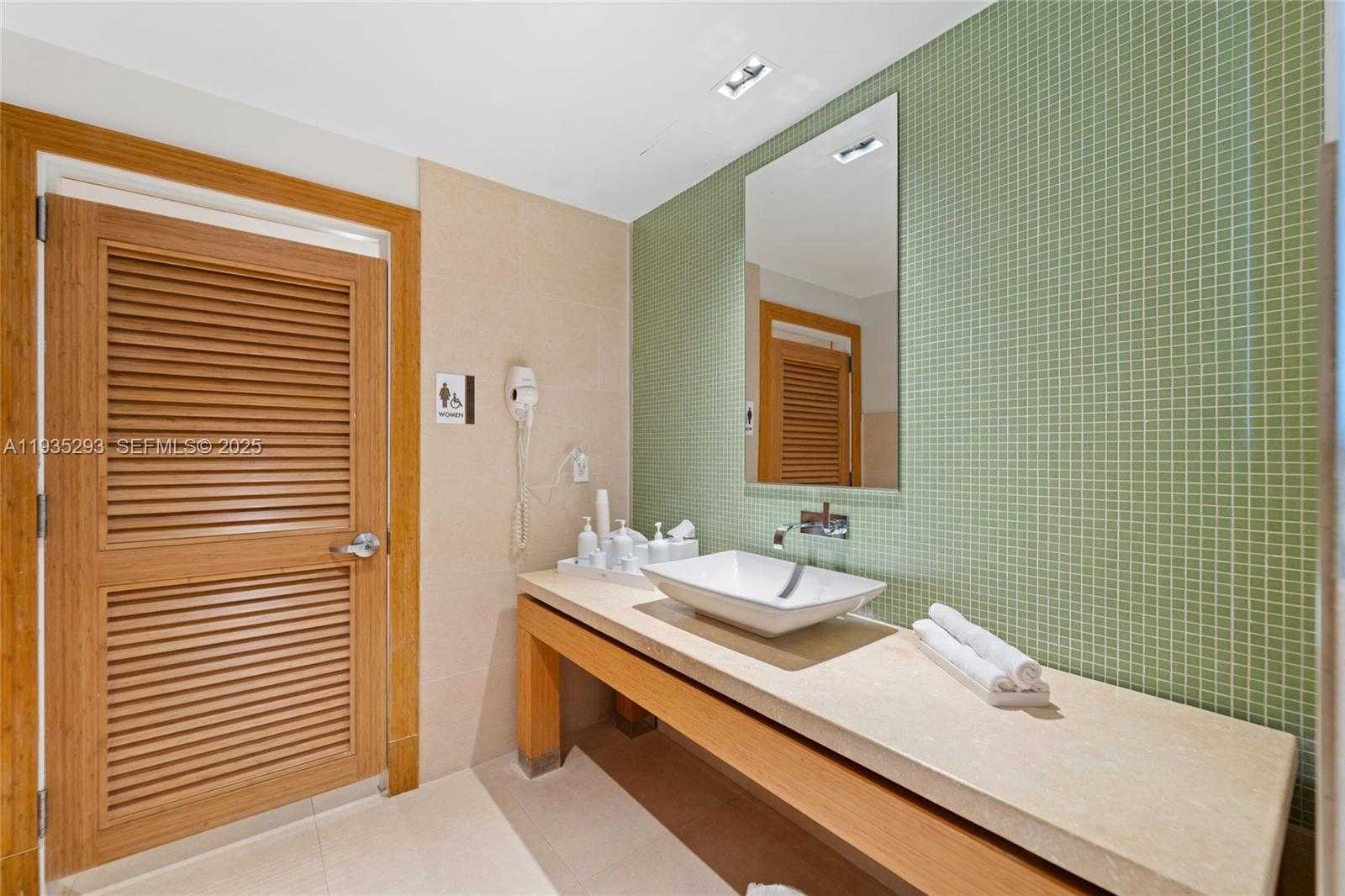 Small Image of 900 BISCAYNE BLVD #2106, Miami Number 42