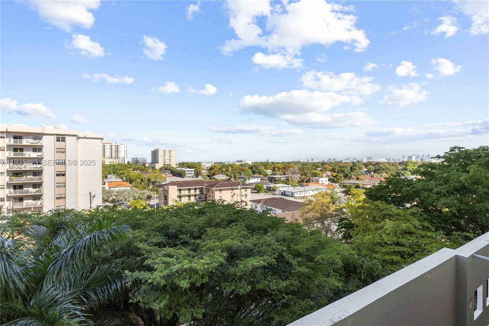 Small Image of 50 MENORES AVE #522, Coral Gables Number 10