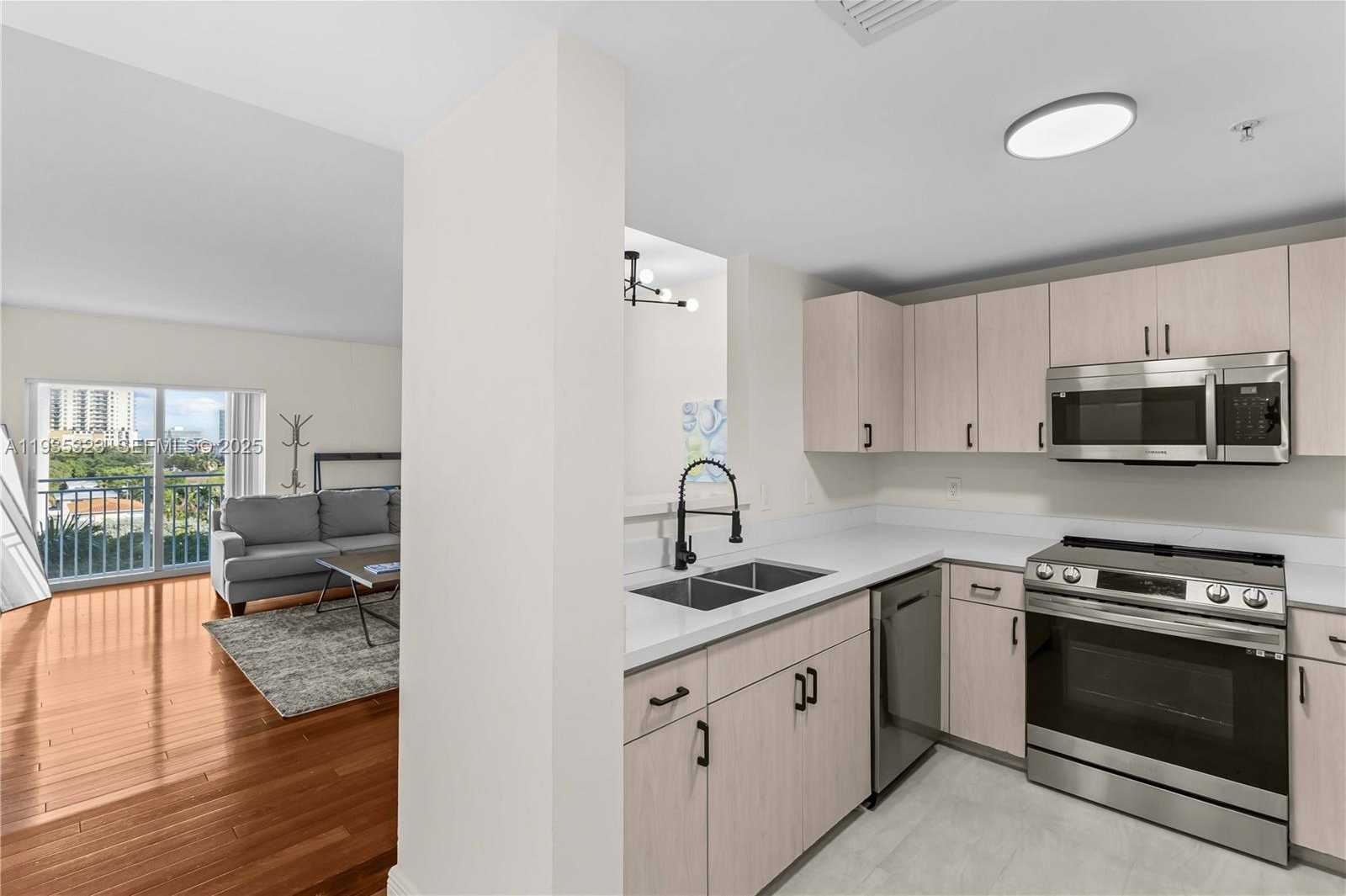 Small Image of 50 MENORES AVE #522, Coral Gables Number 3