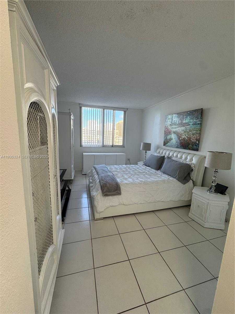 Small Image of 300 BAYVIEW DR #509, Sunny Isles Beach Number 11