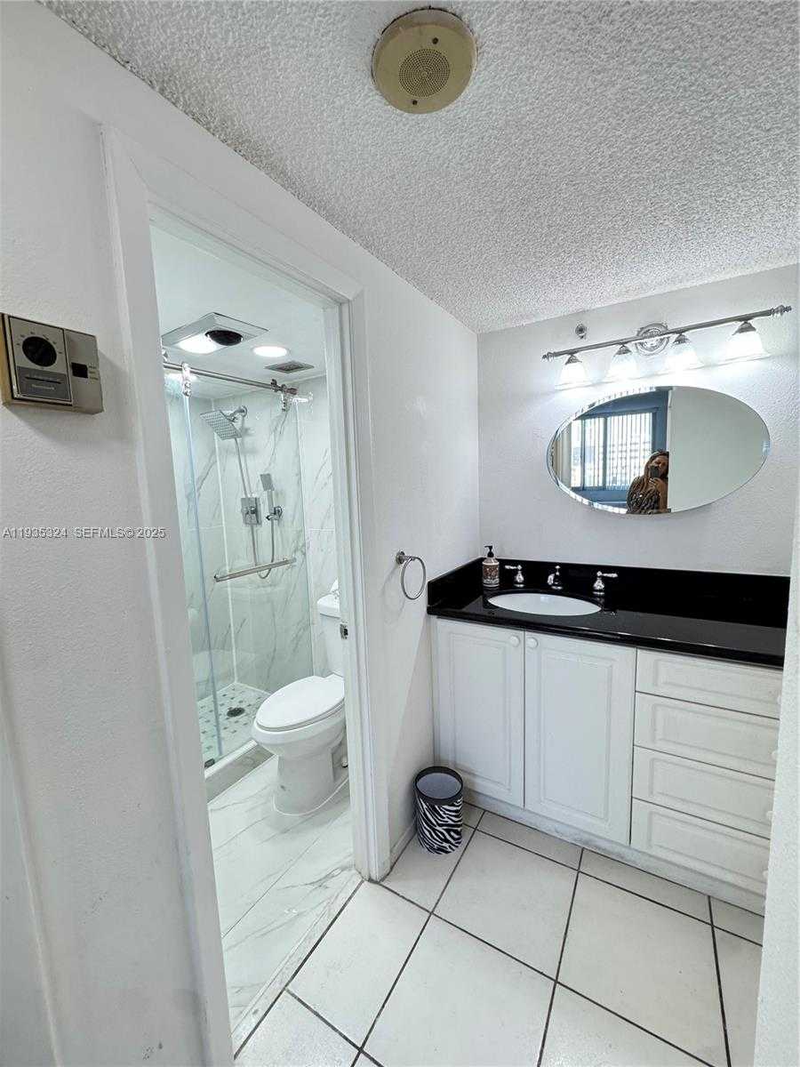 Small Image of 300 BAYVIEW DR #509, Sunny Isles Beach Number 13