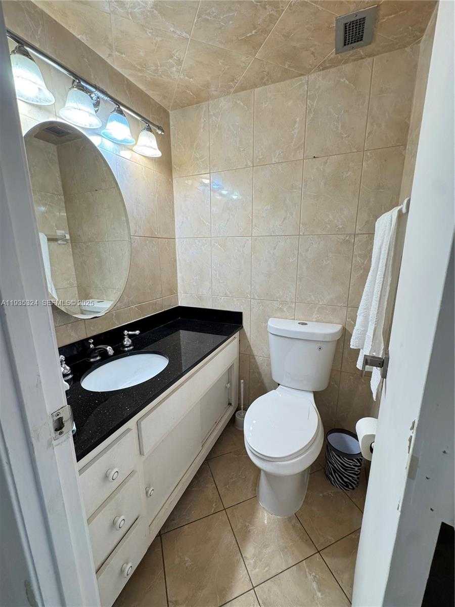 Small Image of 300 BAYVIEW DR #509, Sunny Isles Beach Number 15