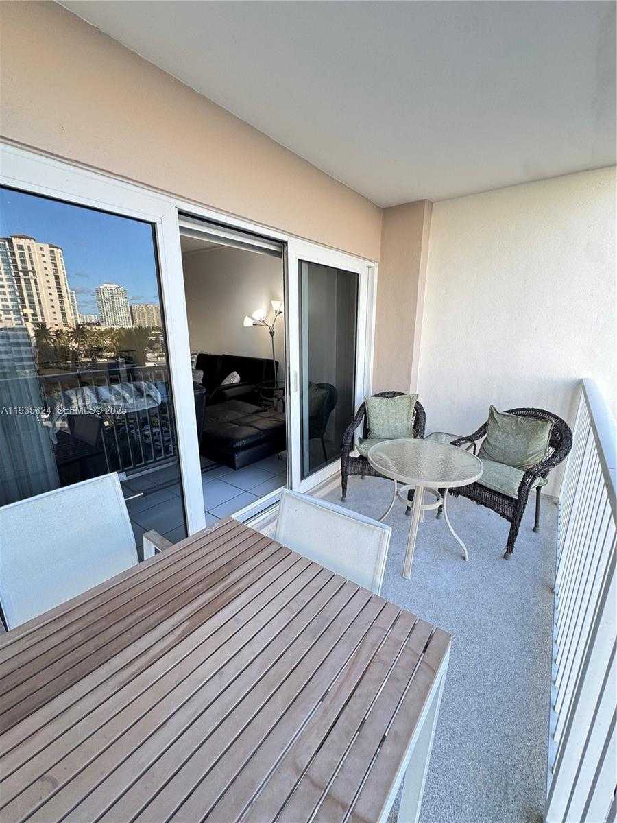 Small Image of 300 BAYVIEW DR #509, Sunny Isles Beach Number 16