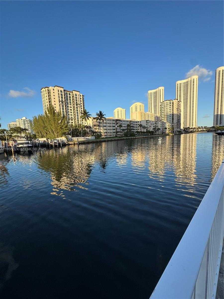 Small Image of 300 BAYVIEW DR #509, Sunny Isles Beach Number 17