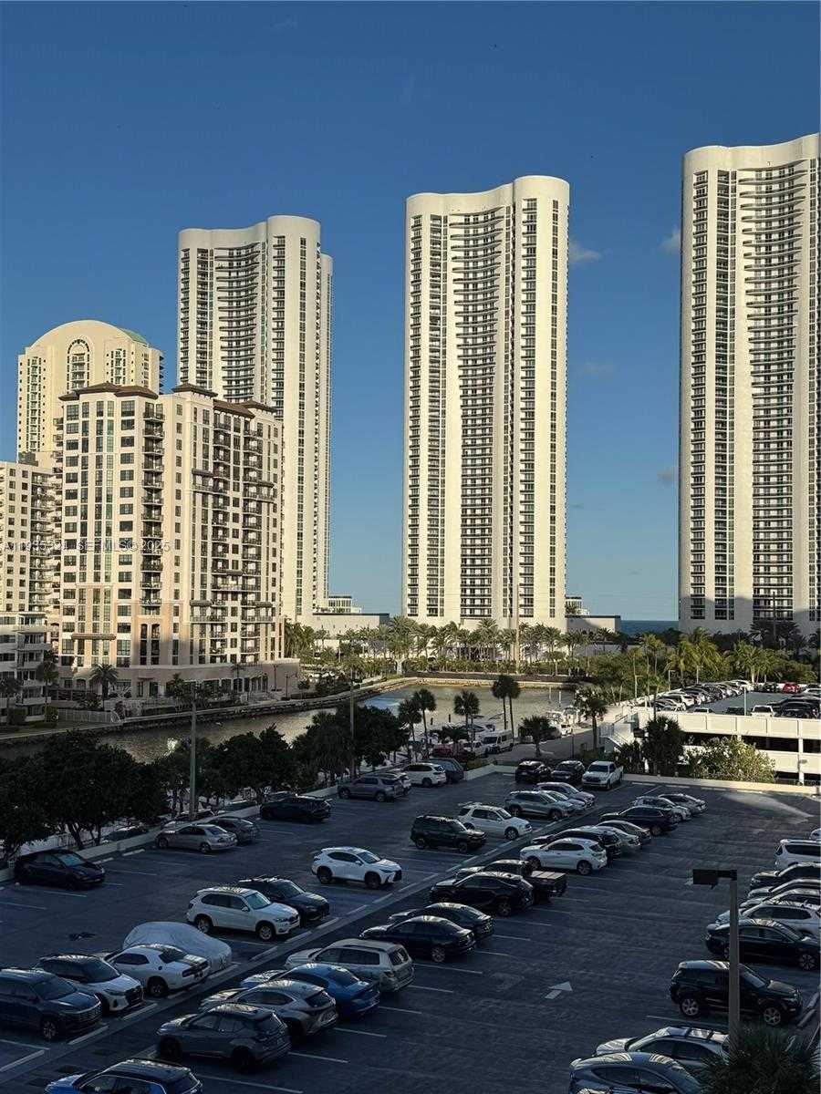 Small Image of 300 BAYVIEW DR #509, Sunny Isles Beach Number 19