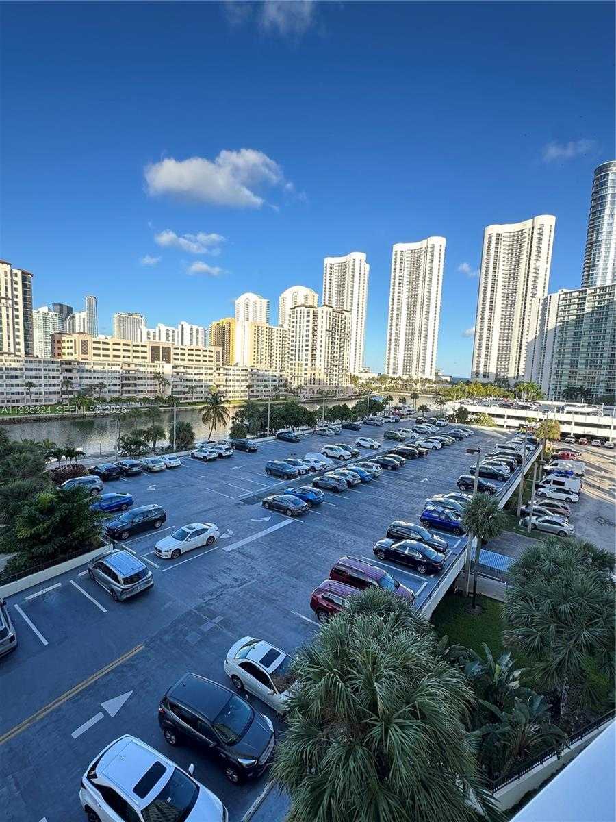 Small Image of 300 BAYVIEW DR #509, Sunny Isles Beach Number 20