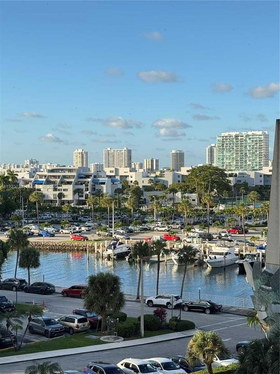 Small Image of 300 BAYVIEW DR #509, Sunny Isles Beach Number 21